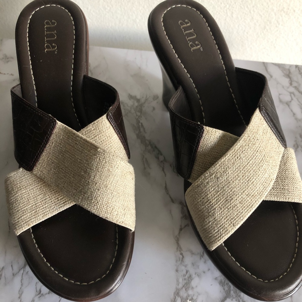 Ana Wedges